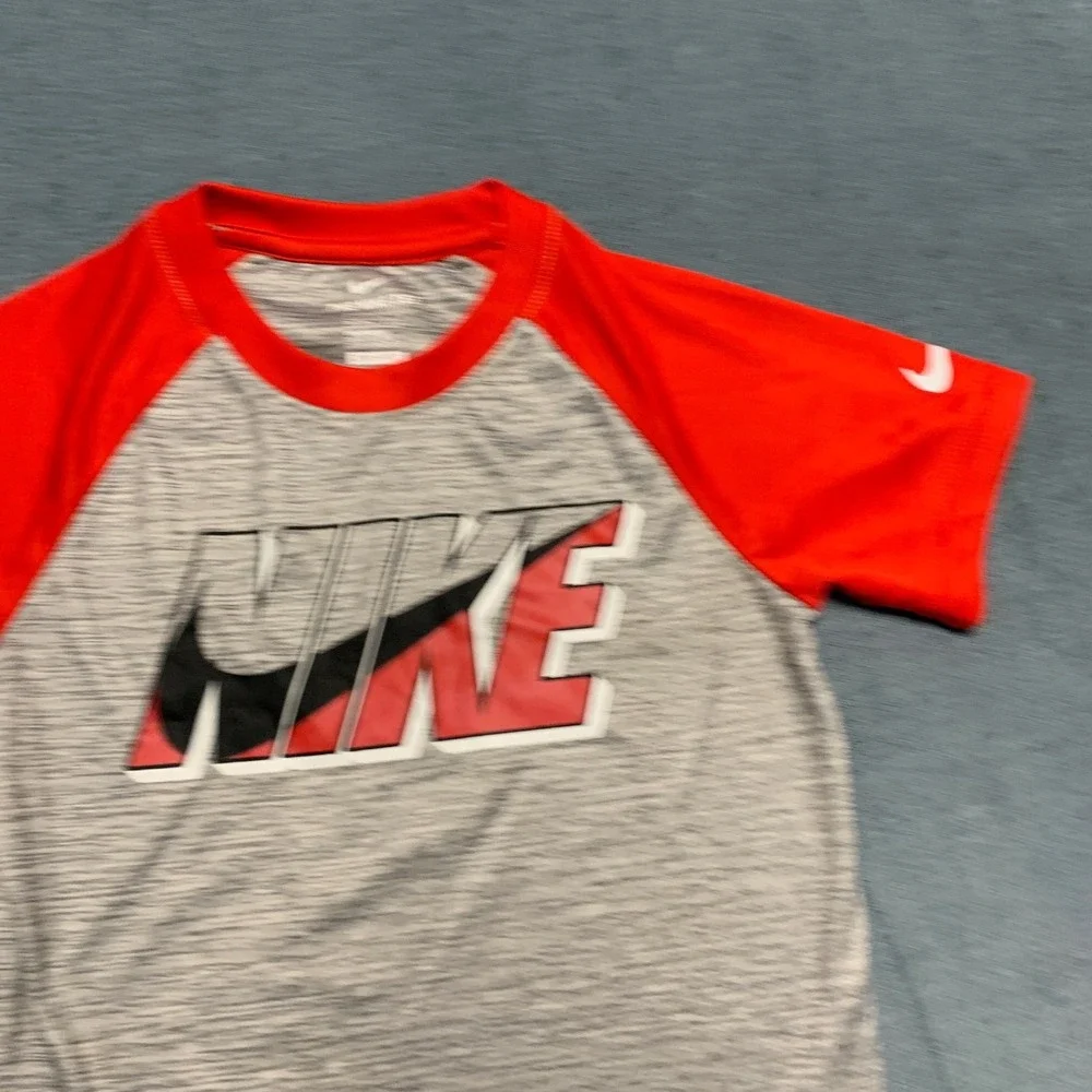 Nike Dri-Fit Raglan T-Shirt Boys 7 Red Gray Space Dye Swoosh Logo Athletic Cut